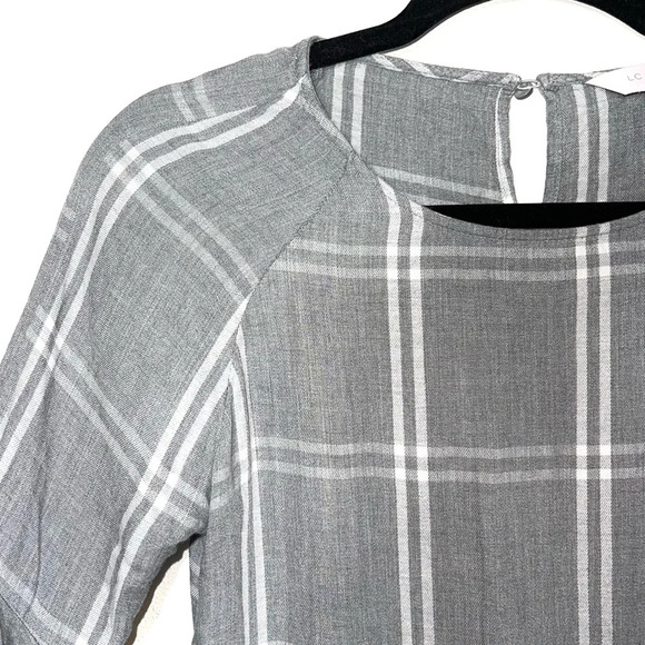 LC Lauren Conrad Gray & White Plaid Print Bell Split Back Top Xsmall Women’s - Picture 3 of 14